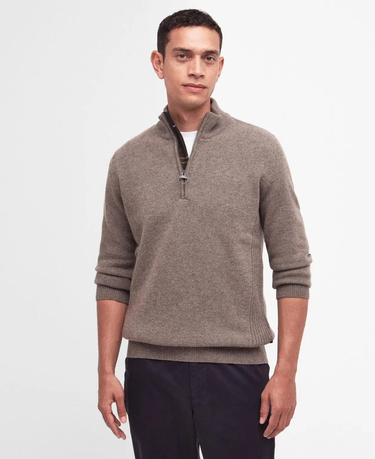 Pull Barbour Holden pour homme en laine, avec col zippé et détails tartan aux coudes et au col.