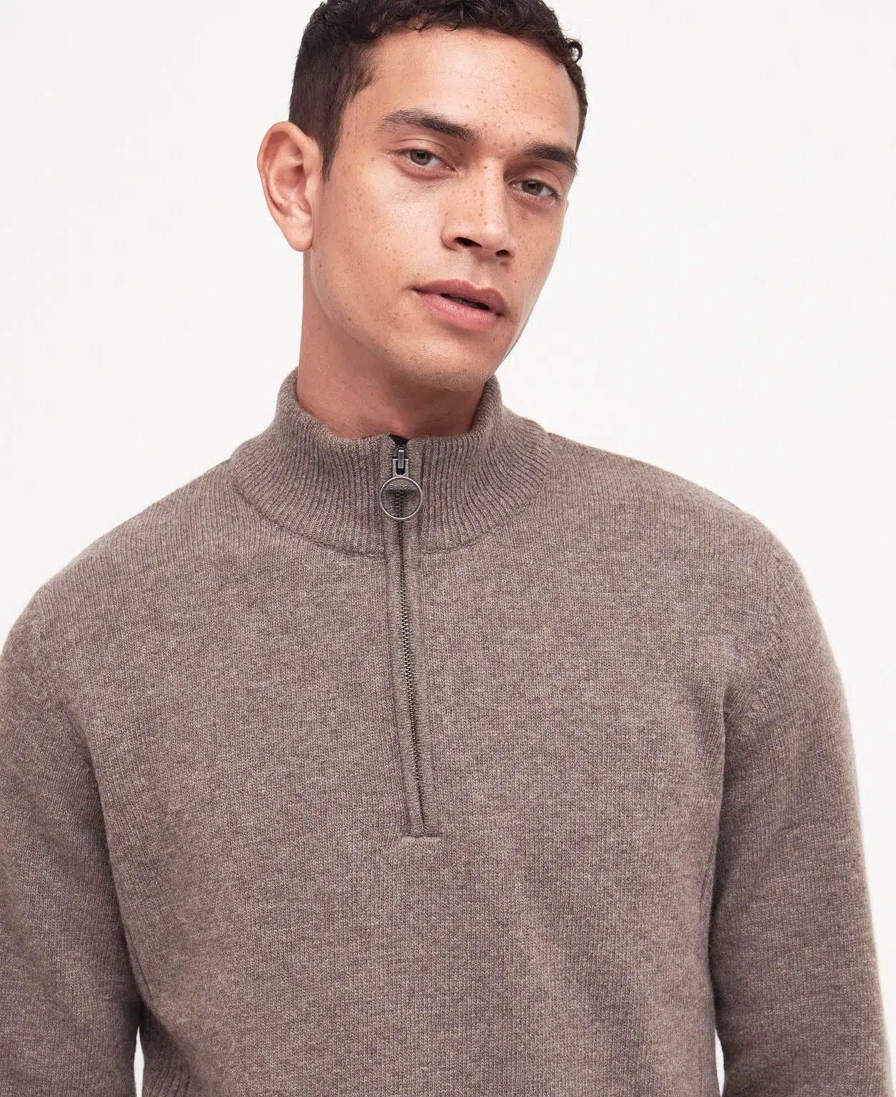Pull Barbour Holden pour homme en laine, avec col zippé et détails tartan aux coudes et au col.