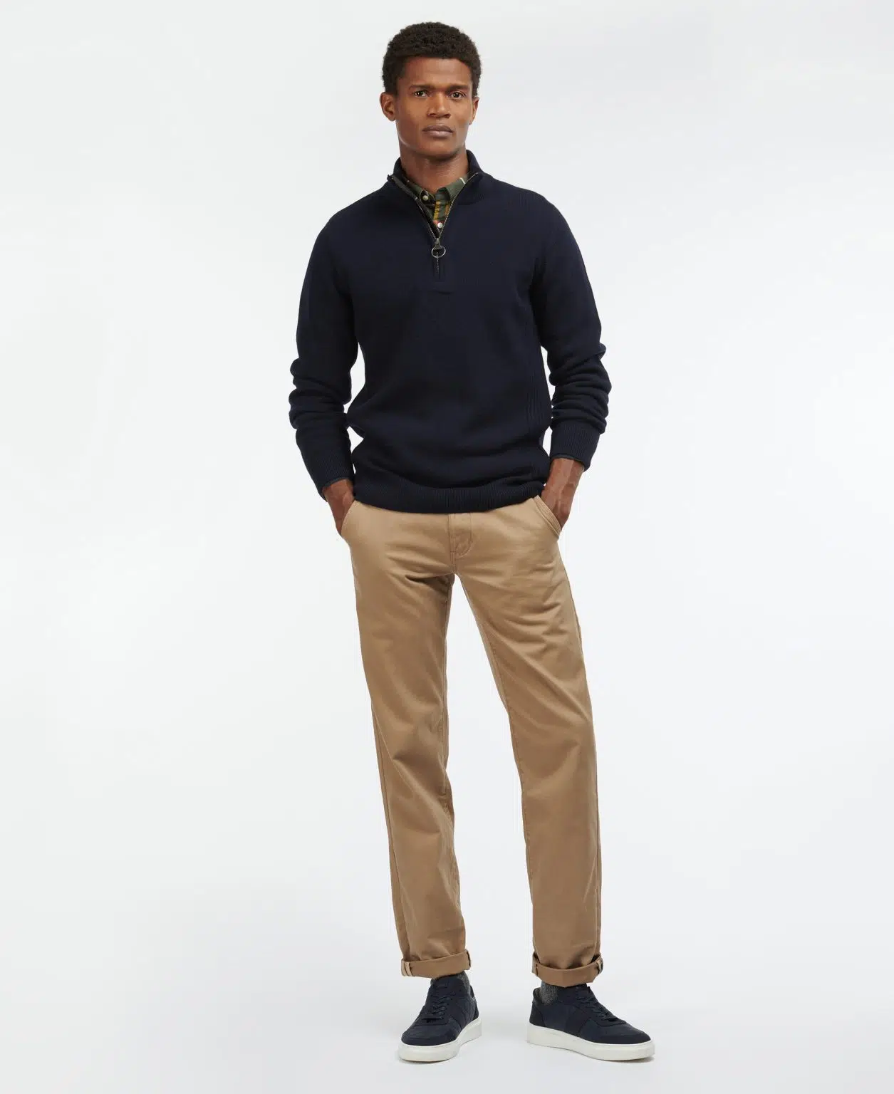 Pull Barbour Holden pour homme en laine, avec col zippé et détails tartan aux coudes et au col.