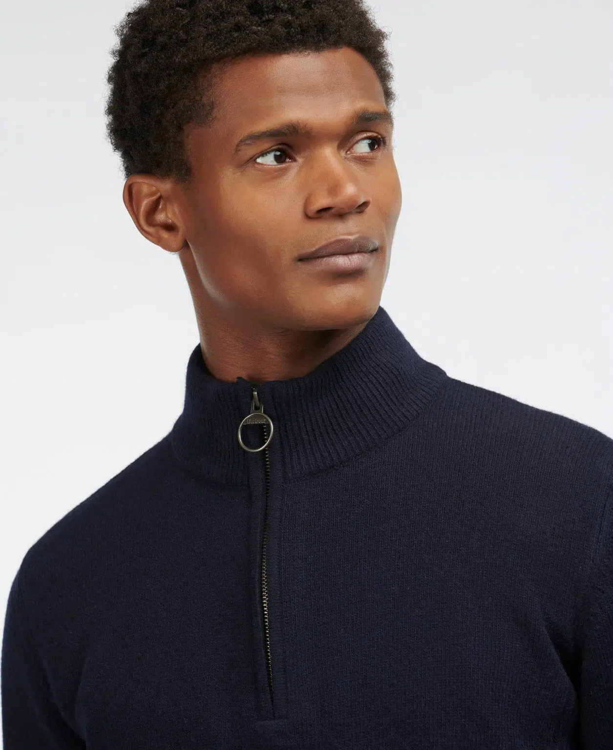 Pull Barbour Holden pour homme en laine, avec col zippé et détails tartan aux coudes et au col.