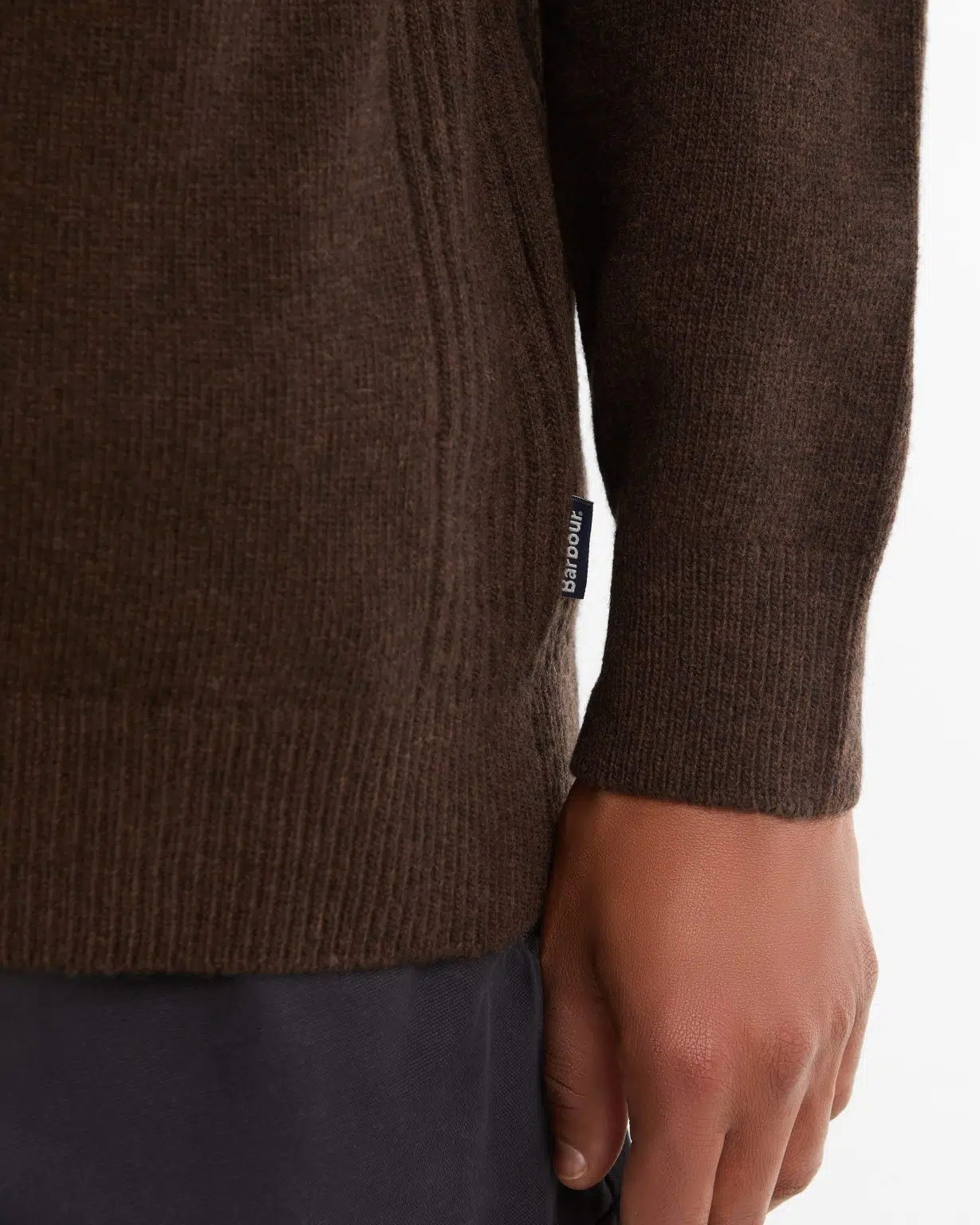Pull Barbour Holden pour homme en laine, avec col zippé et détails tartan aux coudes et au col.