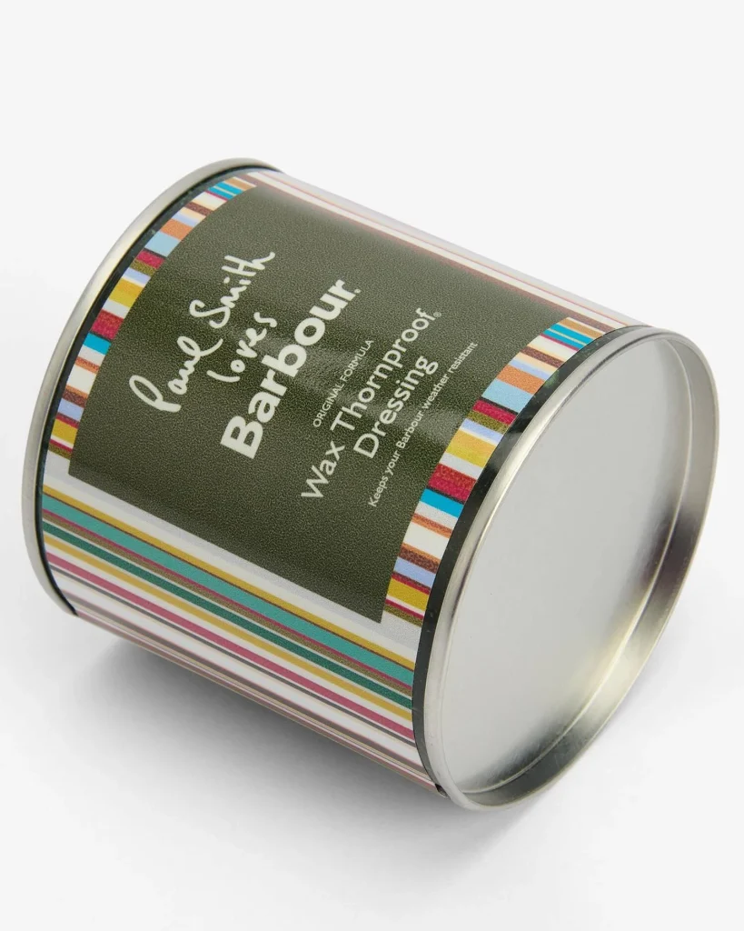 Pot de cire Wax Barbour x Paul Smith pour entretien des vestes en coton ciré.