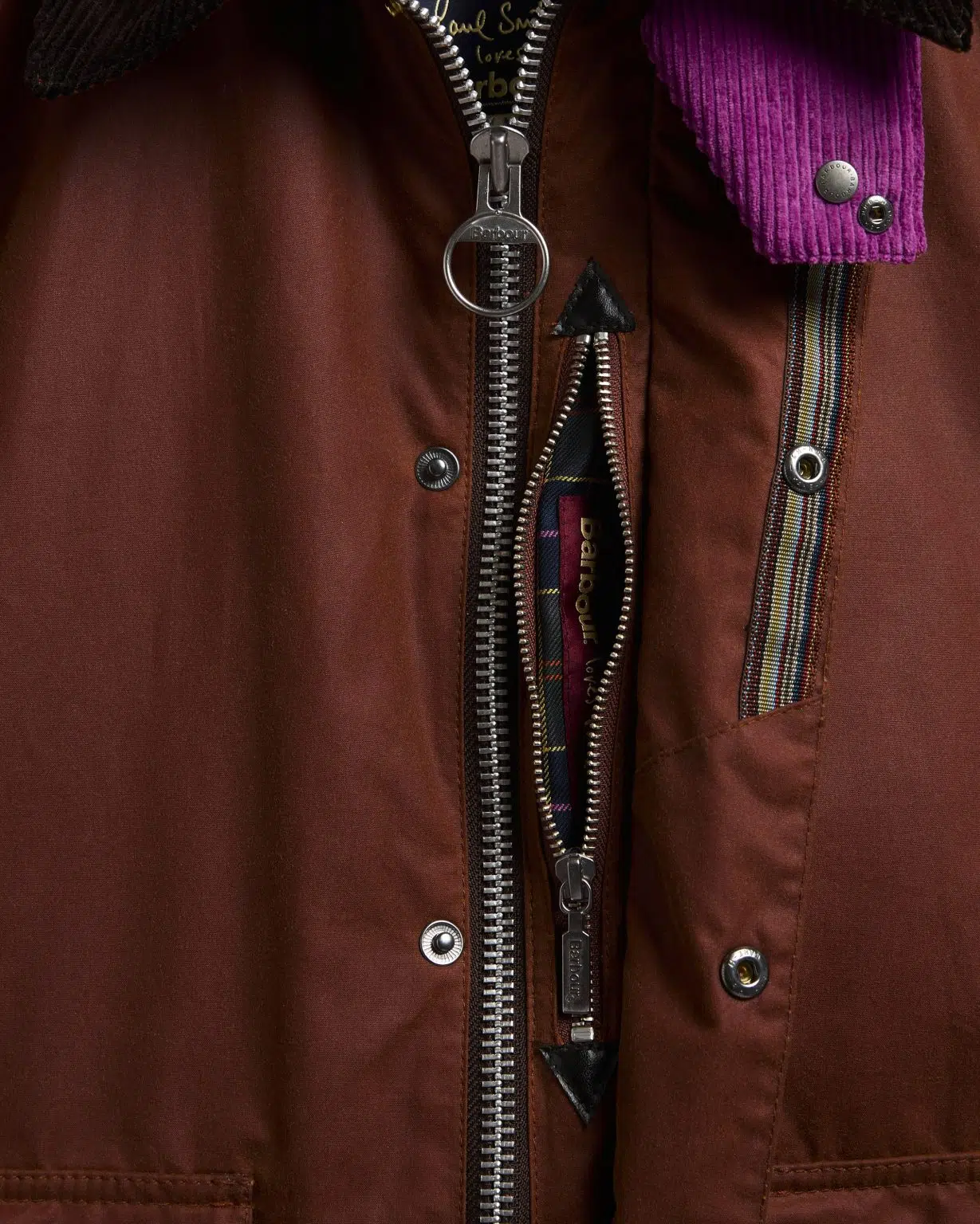 Veste huilée Key Transport Barbour x Paul Smith en coton ciré avec col en velours côtelé et détails colorés.