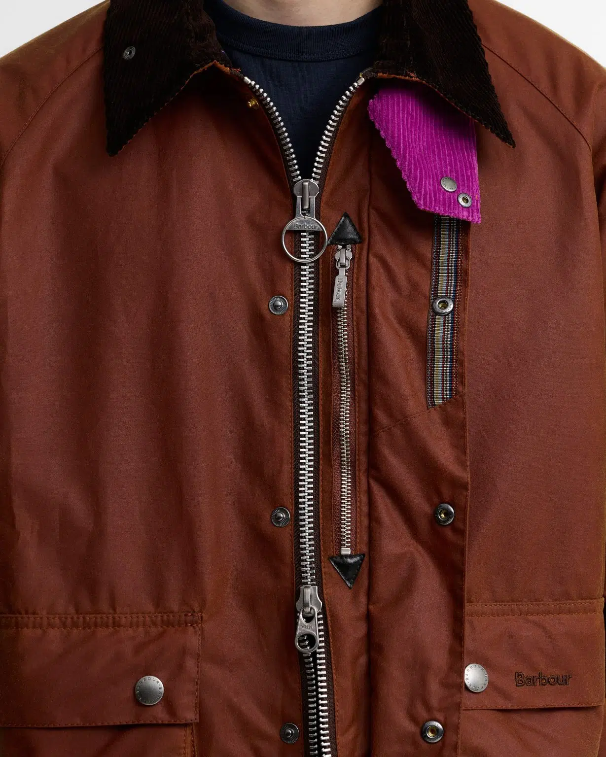 Veste huilée Key Transport Barbour x Paul Smith en coton ciré avec col en velours côtelé et détails colorés.