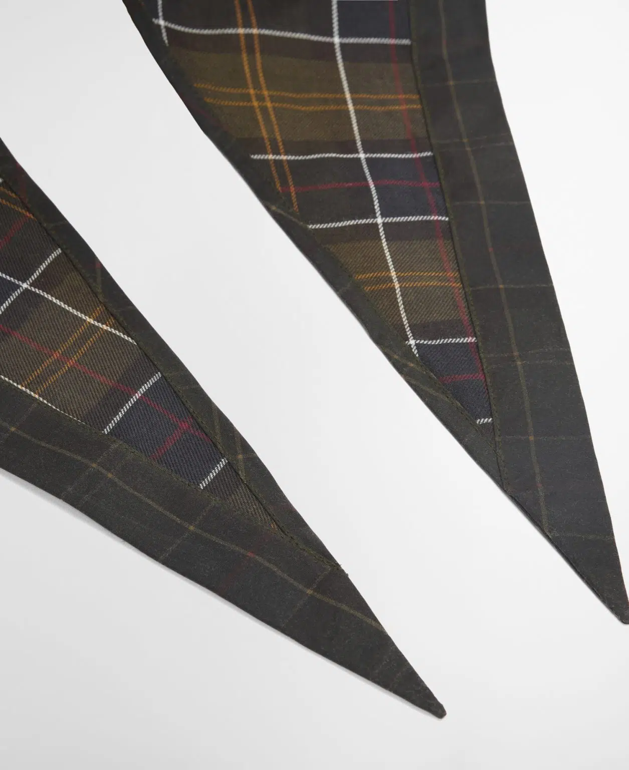 Foulard en coton huilé Arlene Barbour Femme à motif tartan, avec extrémités à nouer sous le menton