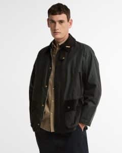 Veste Barbour Icons Patch Bedale homme en coton ciré, avec patchs en tartan et col en velours côtelé.