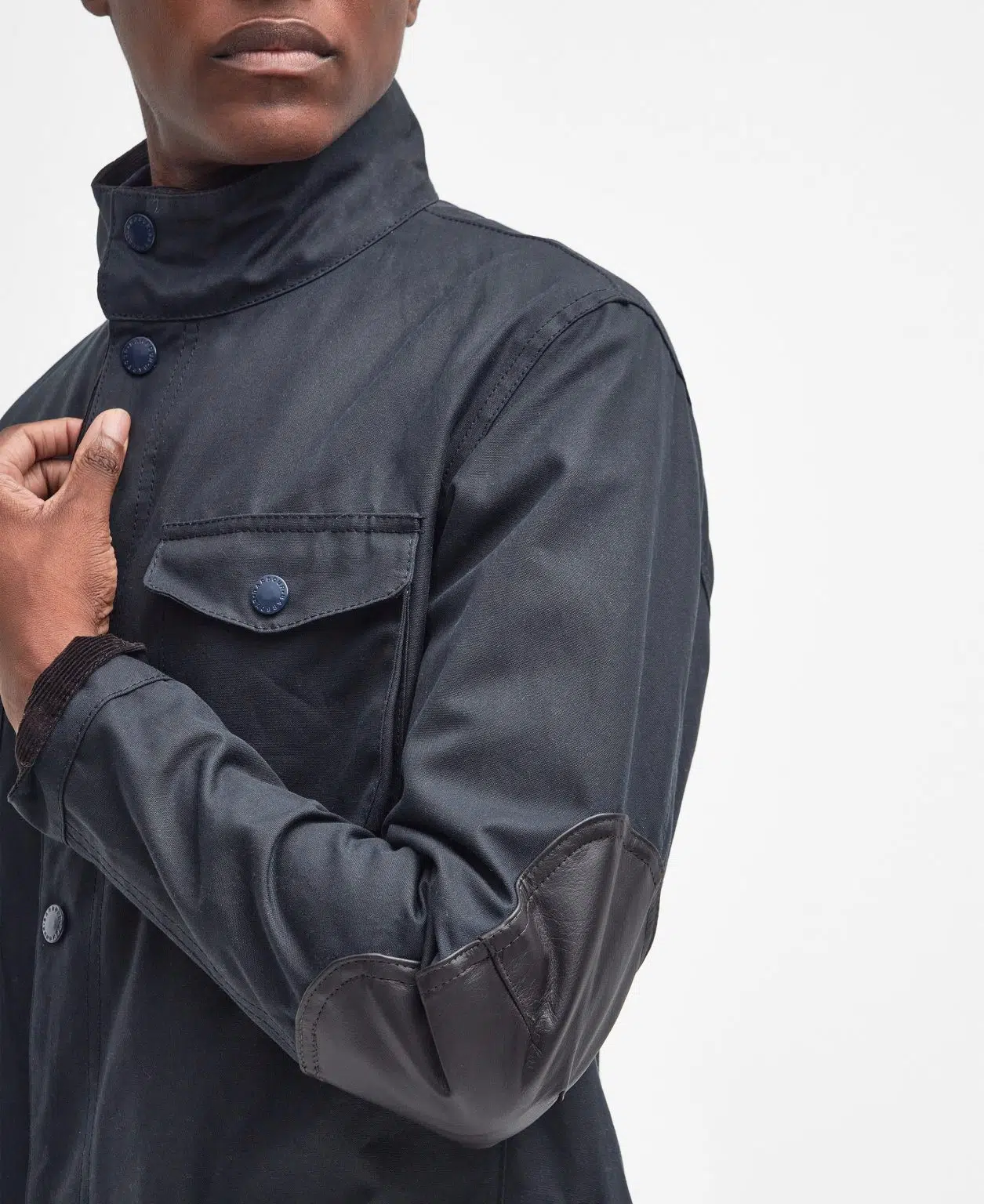 Veste Barbour Ogston pour homme en coton huilé avec gilet matelassé intégré, col en velours côtelé et poches avant.