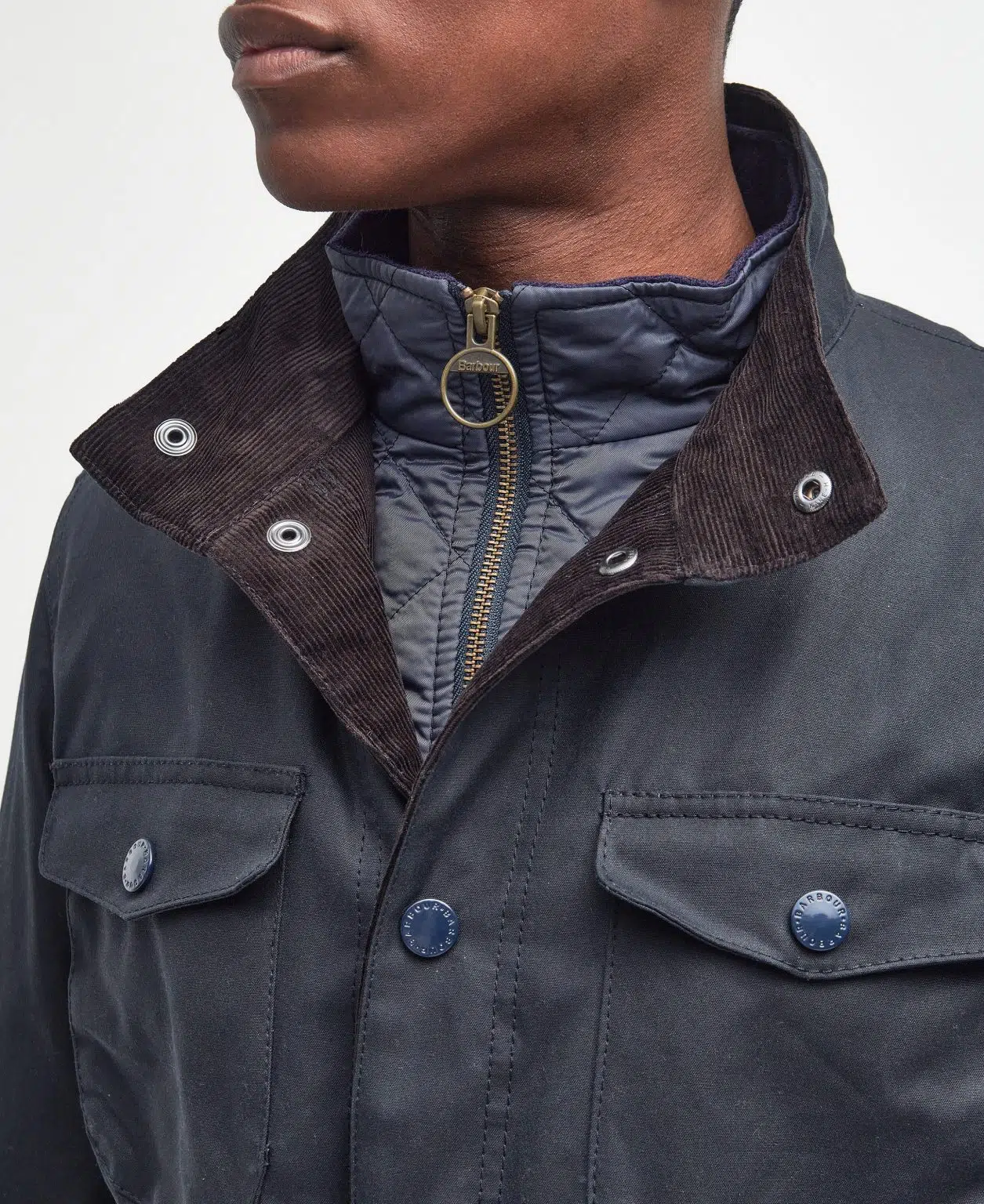 Veste Barbour Ogston pour homme en coton huilé avec gilet matelassé intégré, col en velours côtelé et poches avant.