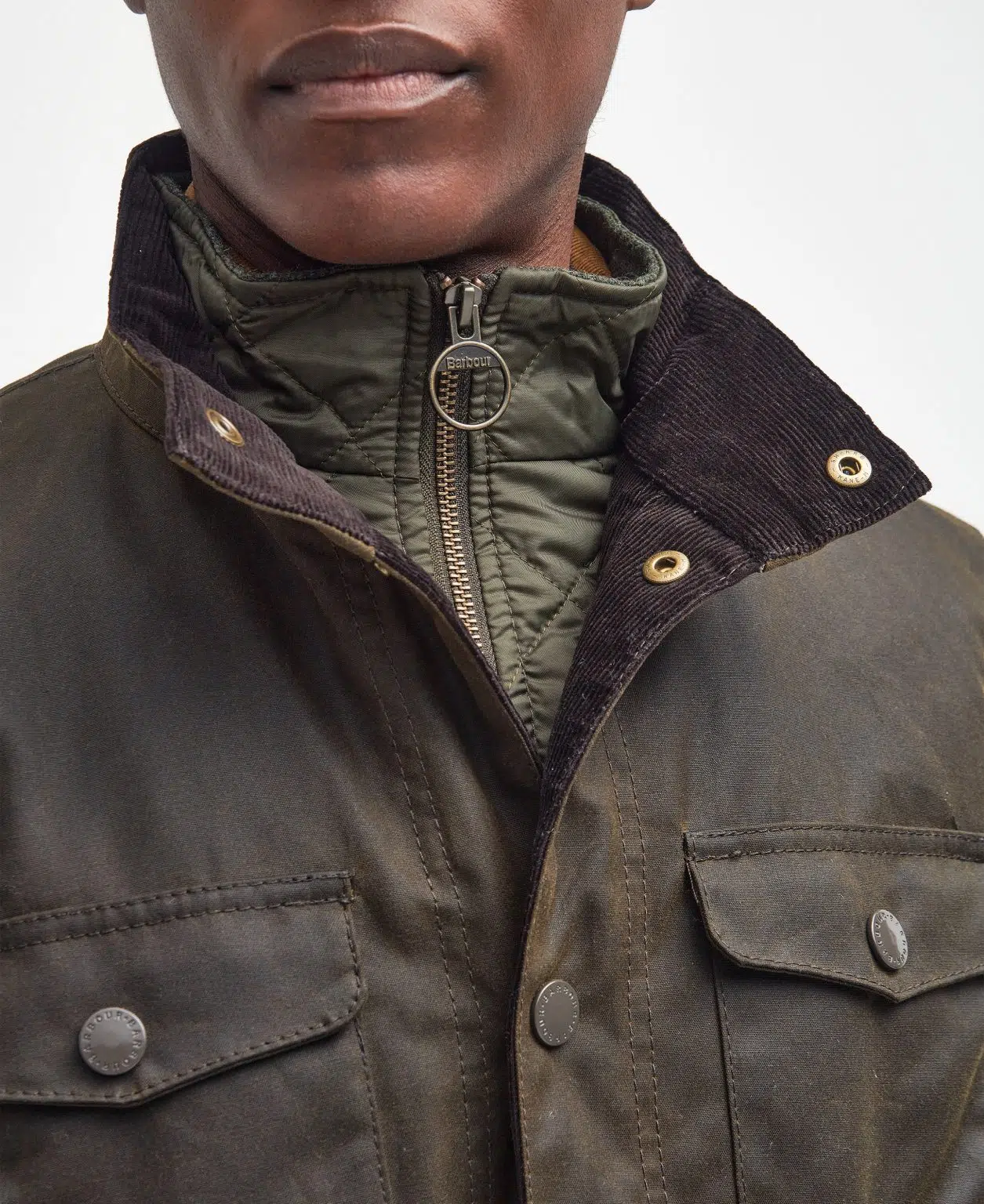 Veste Barbour Ogston pour homme en coton huilé avec gilet matelassé intégré, col en velours côtelé et poches avant.